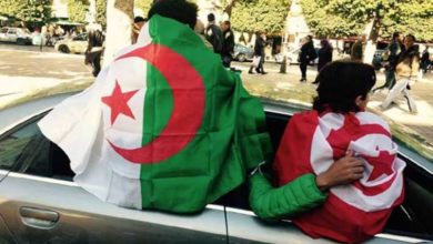 Photo of TABLE RONDE SUR LE MARCHE ALGERIEN